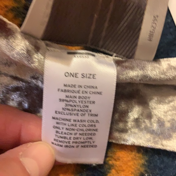 VELVET SCARF NWT - Picture 3 of 7